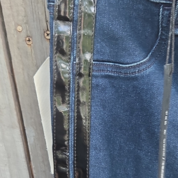 Stylish Blue Jeans with Side Stripes - Picture 6 of 6